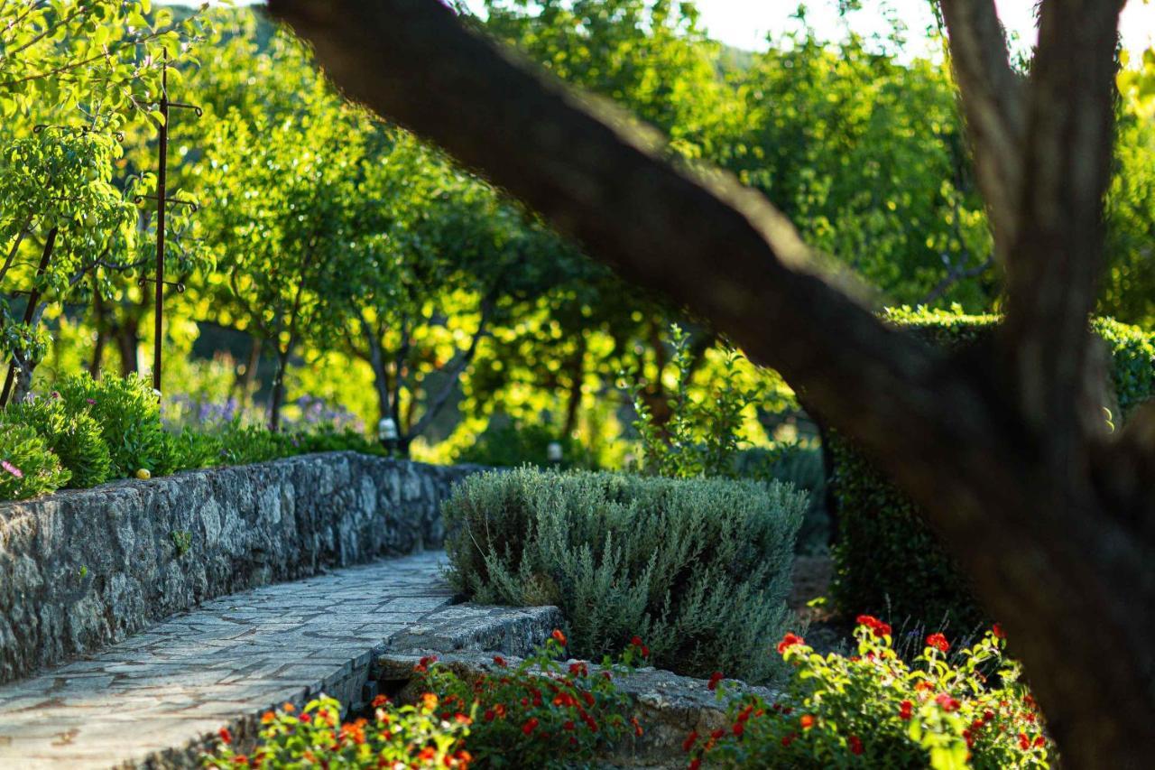 Villa Mantilari Wine Estate 7 Apartments 2 Private Pools 1 Heated Tennis Court Fitness Center أرتشانيس المظهر الخارجي الصورة