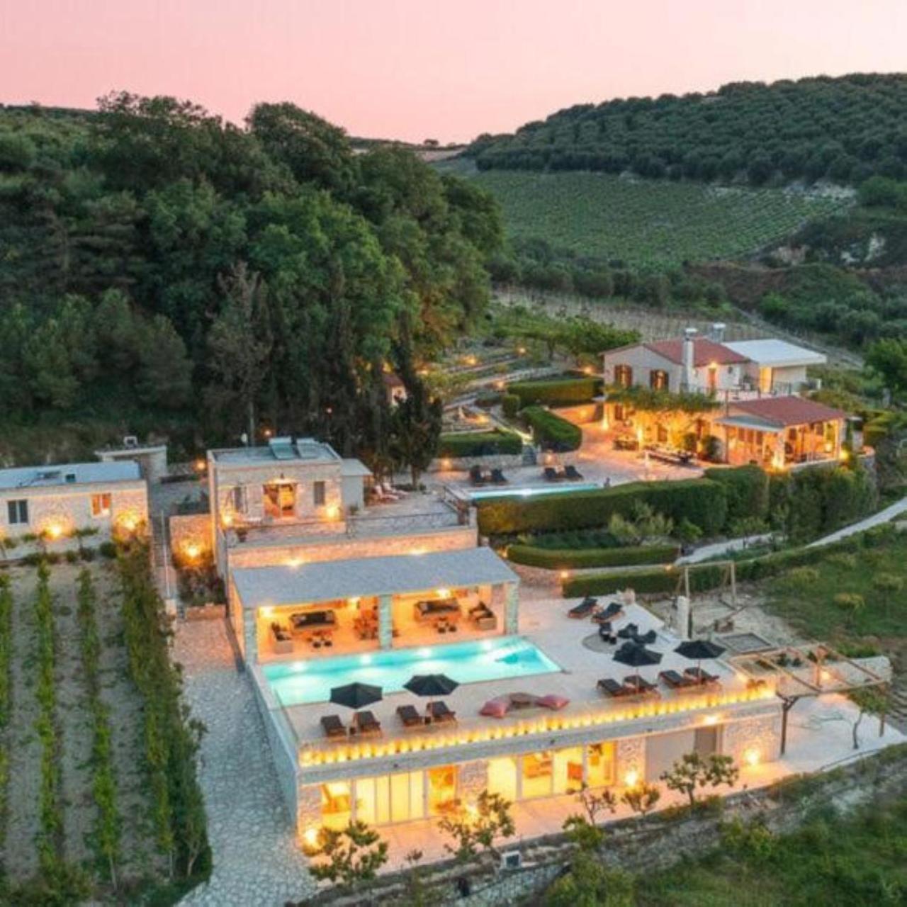 Villa Mantilari Wine Estate 7 Apartments 2 Private Pools 1 Heated Tennis Court Fitness Center أرتشانيس المظهر الخارجي الصورة